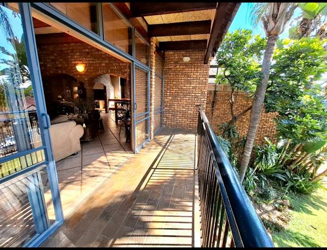 5 BEDROOM HOUSE FOR SALE IN WATERKLOOF GLEN